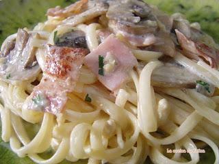 Tallarines a la crema de champiñones Tallarines a la crema de champiñones