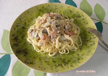 Tallarines a la crema de champiñones Tallarines a la crema de champiñones