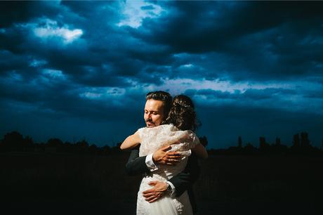 abrazo novio-reportaje-boda-zaragoza