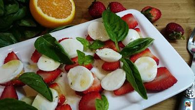 Ensalada de fresas con mozzarella Ensalada de fresas con mozzarella