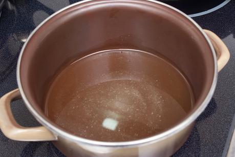 ura-mali-zushi (rollos invertidos) de salmón y surimi ura-mali-zushi (rollos invertidos) de salmón y surimi