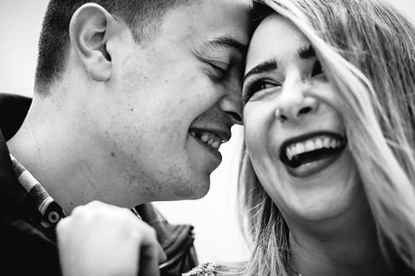 sonrisa-pareja-reportaje-preboda-zaragoza