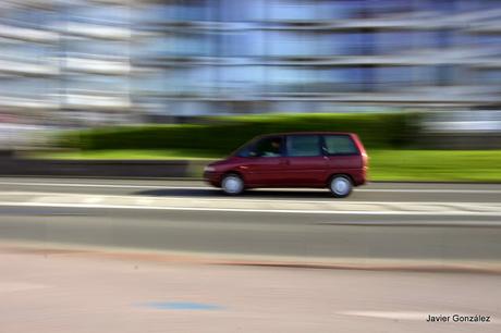 fotos con fondo en movimiento y con el sujeto parado 