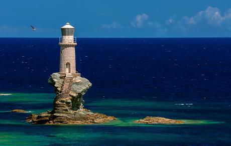 ¿Un faro o la torre de un brujo? ¿Un faro o la torre de un brujo?
