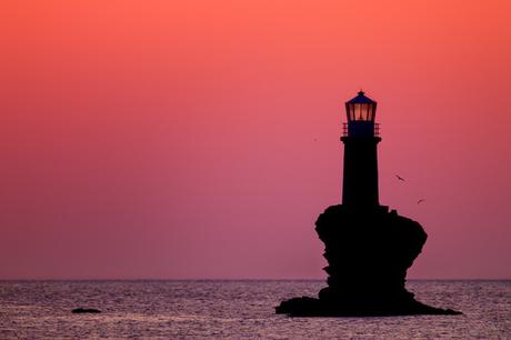 ¿Un faro o la torre de un brujo? ¿Un faro o la torre de un brujo?