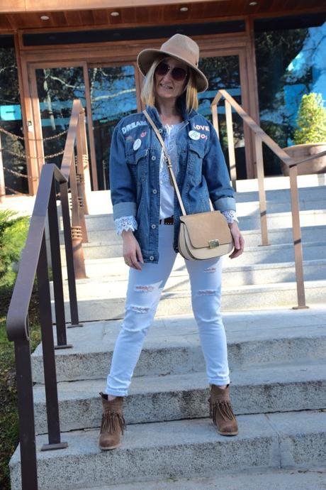 Denim jacket with patches spring outfits by Diseneitorforever