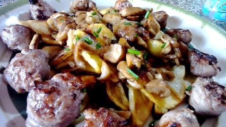 Patatas asadas con salchichas y setas boletus - Patate con porcini e salsiccie - Roast italian sausage and potato with porcini mushroom patatasboletussalchichas