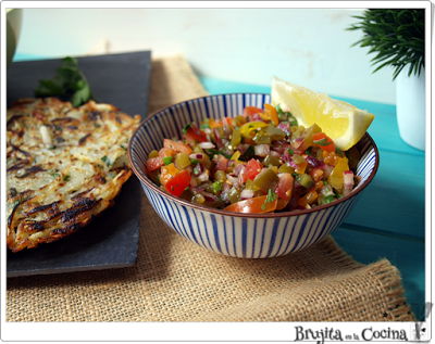 Pollo a la mexicana sobre rösti de patata Pollo a la mexicana sobre rösti de patata
