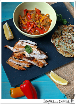 Pollo a la mexicana sobre rösti de patata Pollo a la mexicana sobre rösti de patata