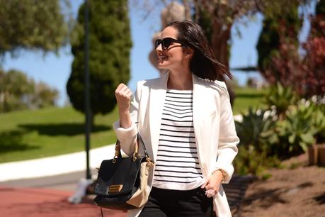 navy-1 navy-and-white-blazer-outfit-street-style
