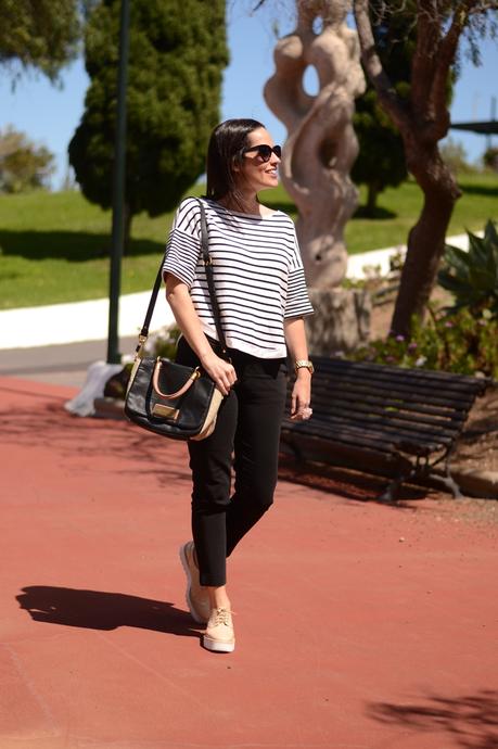 navy-2 zara-navy-jumpler-and-bluchers-outfit-street-style