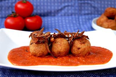 Albóndigas de avena y tofú con salsa de tomate