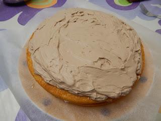 Receta de tarta de chocolate y nata con forma de jacuzzi para cerditos