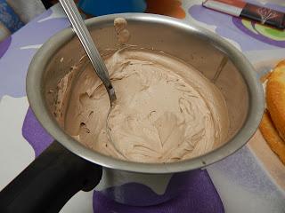 Receta de tarta de chocolate y nata con forma de jacuzzi para cerditos