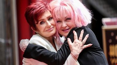 Cyndi Lauper devela estrella en Hollywood