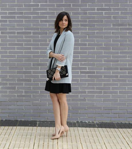 Blazer de mujer oversize y vestido negro fashion blogger con blazer de mujer oversize