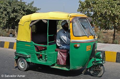 Taxis y tuk-tuks http://www.diariosdeunfotografodeviajes.com/2014/11/tuk-tuks-en-la-india.html