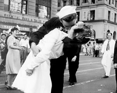 el-beso-historico-times-square