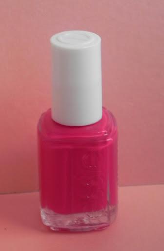 Color y tratamiento en tus uñas con ESSIE y Outletbelleza (Info, haul y review) Color y tratamiento en tus uñas con ESSIE y Outletbelleza (Info, haul y review)