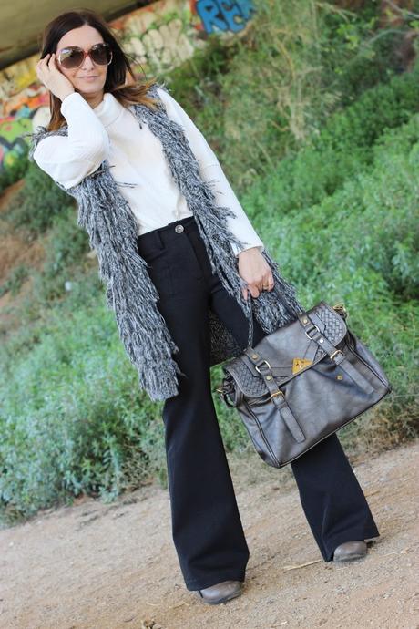 Look con chaleco de pelos y pantalones Oxygene Look con chaleco de pelos y pantalones Oxygene
