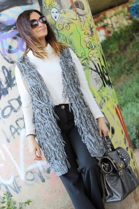 Look con chaleco de pelos y pantalones Oxygene Look con chaleco de pelos y pantalones Oxygene