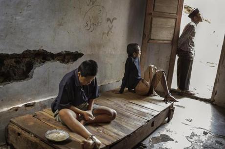 Viviendo en el infierno: 19 mil personas con trastornos mentales son encerradas y encadenadas en Indonesia Viviendo en el infierno: 19 mil personas con trastornos mentales son encerradas y encadenadas en Indonesia