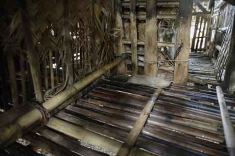 Viviendo en el infierno: 19 mil personas con trastornos mentales son encerradas y encadenadas en Indonesia Viviendo en el infierno: 19 mil personas con trastornos mentales son encerradas y encadenadas en Indonesia