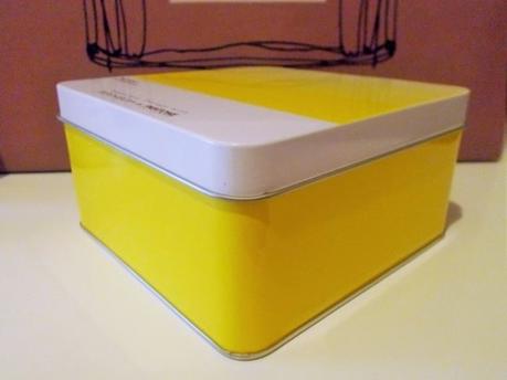 Caja Birchbox Happiness Therapy al detalle caja birchbox pantone