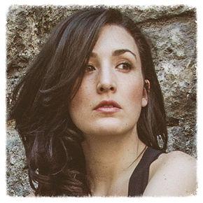 Una voz profunda que navega entre el jazz y el soul Una voz profunda que navega entre el jazz y el soul