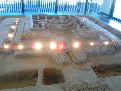 Escenarios de El secreto de Zalamea: Cancho Roano Escenarios de El secreto de Zalamea: Cancho Roano