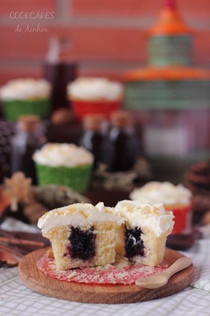CUPCAKES DE CHEESECAKE Y ARÁNDANOS CUPCAKES DE CHEESECAKE Y ARÁNDANOS