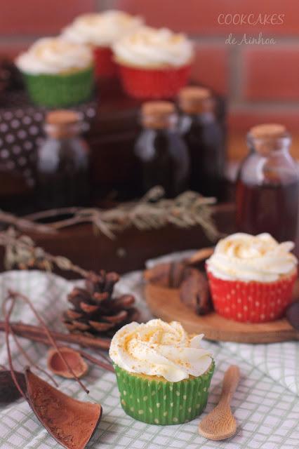 CUPCAKES DE CHEESECAKE Y ARÁNDANOS CUPCAKES DE CHEESECAKE Y ARÁNDANOS