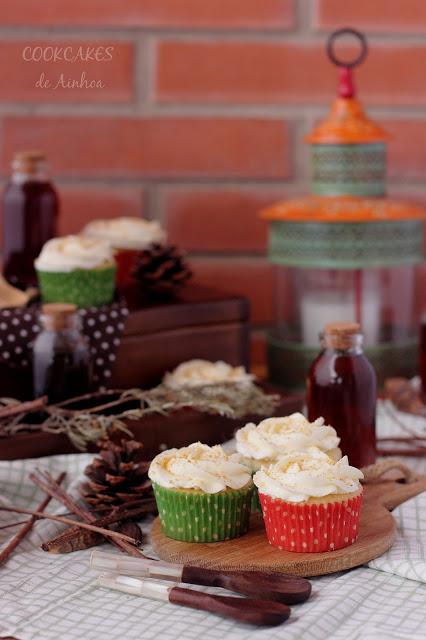 CUPCAKES DE CHEESECAKE Y ARÁNDANOS CUPCAKES DE CHEESECAKE Y ARÁNDANOS