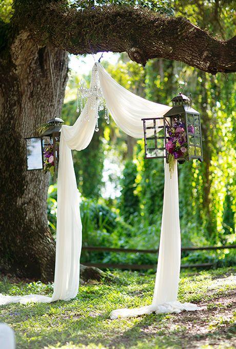 ¿Qué puedes hacer con telas para decorar tu boda? Estructura altar sencilla