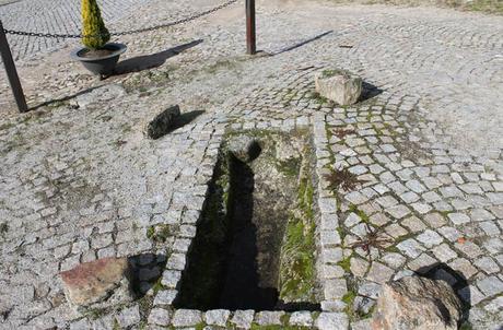 Castelo Bom, una atalaya medieval junto al río Coa Sepultura antropomórfica Castelo Bom