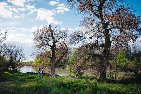 La preboda de Andrea y Cristian pareja-paisaje-rio-reportaje-preboda-zaragoza