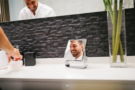 La boda de Rosa y Alejandro retrato-reflejo-baño-fotografo-boda-teruel
