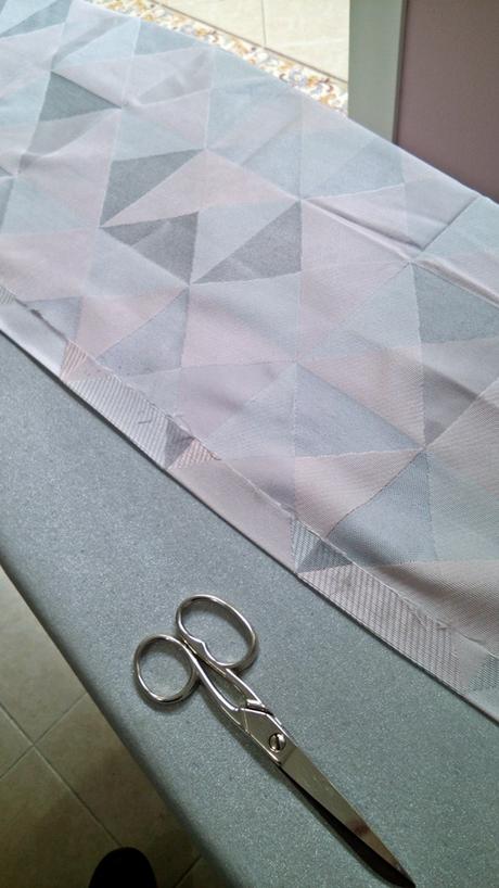 COMO HACER UN DOBLADILLO A UNA CORTINA SIN COSER COMO HACER UN DOBLADILLO A UNA CORTINA SIN COSER