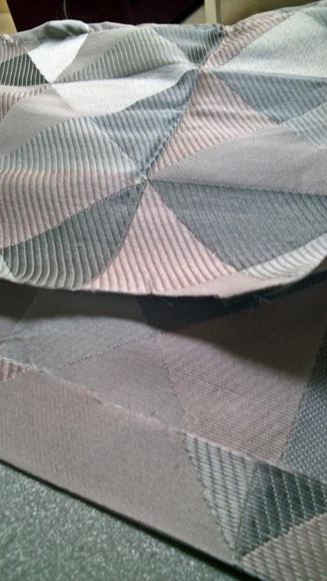 COMO HACER UN DOBLADILLO A UNA CORTINA SIN COSER COMO HACER UN DOBLADILLO A UNA CORTINA SIN COSER