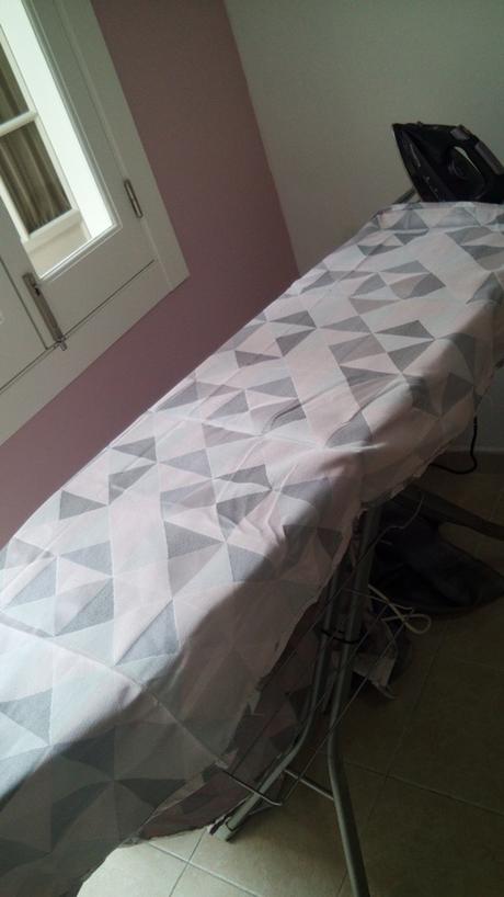 COMO HACER UN DOBLADILLO A UNA CORTINA SIN COSER COMO HACER UN DOBLADILLO A UNA CORTINA SIN COSER