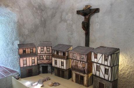 La Peña de Francia, cielo terrenal y divino de Salamanca Maquetas de las casas típicas de La Alberca en el Santuario Peña de Francia