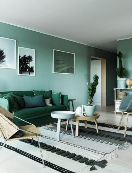 Vuelven los colores intensos. Decoracion monocromatica green sofa
