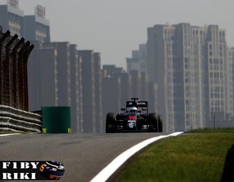 McLaren muestra un ritmo deplorable en tandas largas mientras que Alonso aún siente dolor