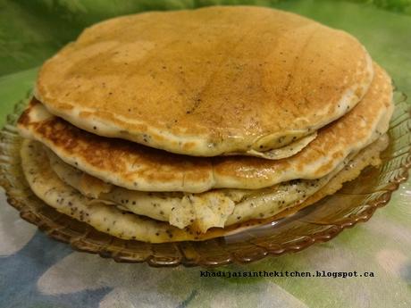 CRÊPES AUX GRAINES DE PAVOT / POPPY SEEDS PANCAKES / PANQUEQUES CON SEMILLAS DE AMAPOLA / بان كيك بذور الخشخاش CRÊPES AUX GRAINES DE PAVOT / POPPY SEEDS PANCAKES / PANQUEQUES CON SEMILLAS DE AMAPOLA / بان كيك بذور الخشخاش