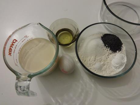 CRÊPES AUX GRAINES DE PAVOT / POPPY SEEDS PANCAKES / PANQUEQUES CON SEMILLAS DE AMAPOLA / بان كيك بذور الخشخاش image