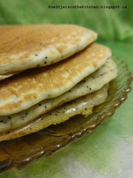 CRÊPES AUX GRAINES DE PAVOT / POPPY SEEDS PANCAKES / PANQUEQUES CON SEMILLAS DE AMAPOLA / بان كيك بذور الخشخاش CRÊPES AUX GRAINES DE PAVOT / POPPY SEEDS PANCAKES / PANQUEQUES CON SEMILLAS DE AMAPOLA / بان كيك بذور الخشخاش