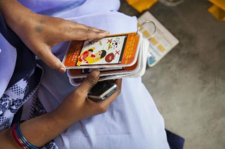 El móvil ayuda y facilita información sobre salud materno-infantil en la India