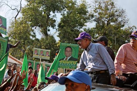 Triplicada acogida de Danilo Medina en Bahoruco.