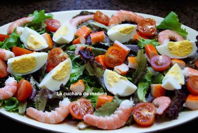 ENSALADA DE SALMON Y LANGOSTINOS CON ALIÑO DE LIMA Y LIMON