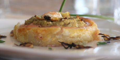 Tournedos de Salmón y Hojaldre Rellenos con Crema de Alcachofas